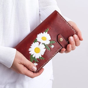 Daisy Wallet, Leather Long Wallet, Women Painted Billfold, Hand Sewn Wallet, Floral Wallet, Hand Painted Billfold, Stylish Women Wallet