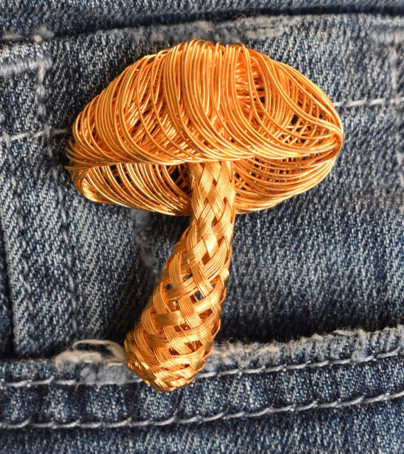 Vintage Mushroom Brooch Pin Woven GoldTone Wire M… - image 2