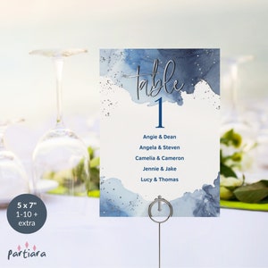 Numeri per tavoli da battesimo con nomi, assegnazione posti a sedere per nome, tavoli per la comunione dei ragazzi stampabili, decorazioni blu navy argento modificabili P263