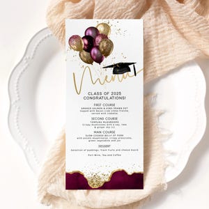 Menu di laurea stampabile, menu della cena di laurea color bordeaux, menu del tavolo modificabile color bordeaux e oro, decorazioni con palloncini, modello digitale P652