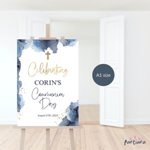 Puede incluir: Un cartel blanco con fondo de acuarela azul y purpurina dorada. El cartel dice "Celebrating Corin's Communion Day" con una cruz dorada y la fecha "August 27th, 2023".
