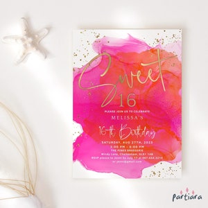 Könnte beinhalten: Rosa und orangefarbene Aquarell-Einladung mit goldenen Glitzerakzenten. Der Text lautet "Sweet 16" und "Bitte feiern Sie mit uns Melissas 16. Geburtstag". Die Einladung enthält Datum, Uhrzeit, Ort und RSVP-Informationen.