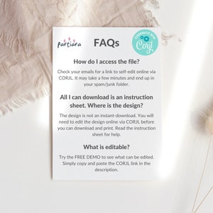 K&ouml;nnte beinhalten: FAQs zum Zugriff und Bearbeiten einer digitalen Design-Datei. Der Text erkl&auml;rt, dass das Design kein sofortiger Download ist und online &uuml;ber die Plattform Corjl bearbeitet werden muss, bevor es heruntergeladen und gedruckt werden kann. Eine kostenlose Demo ist verf&uuml;gbar, um zu sehen, was bearbeitet werden kann.