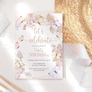 Modello di invito di compleanno Boho, invito stampabile per ragazze con motivo Pampas rosa, biglietto con decorazione floreale a farfalla per eventi femminili, download modificabile P171