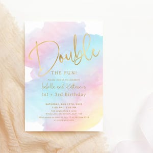 Doublez l'invitation d'anniversaire de jumeaux amusante, 1er anniversaire, invitation de fête d'anniversaire imprimable, jumeau, garçon, fille, pastel arc-en-ciel ombré doré, téléchargement modifiable P179
