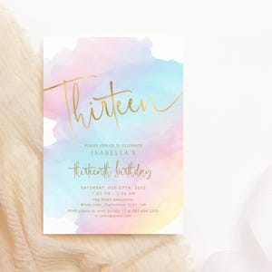 Convite editável para aniversário de 13 anos, convite para meninas em tons pastel para impressão, modelo digital de cartão para festa de arco-íris, faça você mesmo, Corjl, download P179
