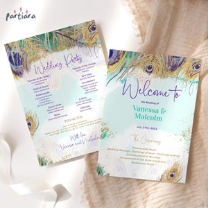 Könnte beinhalten: Hochzeitseinladung mit einem Pfauenfeder-Design. Die Einladung ist auf einem hellblauen Hintergrund mit goldenen Glitzerakzenten. Der Text auf der Einladung lautet: "Willkommen zur Hochzeit von Vanessa & Malcolm 27. Juli 2023 Die Zeremonie Einzugsmusik Hochzeitsansprache - Austausch der Gelübde - Austausch der Ringe Bekanntgabe der Eheschließung Vorstellung des Brautpaares Auszugsmusik"