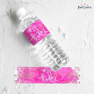 Etichette per bottiglie d'acqua in oro rosa stampabili Bomboniere per feste di compleanno per donne Decorazioni per tavoli rosa fucsia caldo Modello modificabile da scaricare P200
