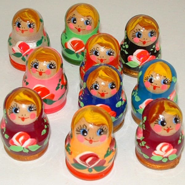 Russische pop vingerhoed - naaicadeau - handbeschilderde vingerhoed - verzamelobjecten