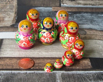 Amazing 5 piece tiny miniature wooden nesting dolls - Matryoshka - Nesting dolls / Stacking doll home decor