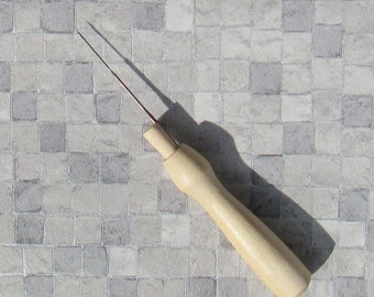 Wooden felting needle holder