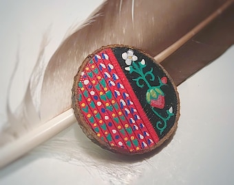 Heartberry Sash brooch