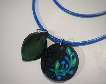 Blueberry necklace with leaf