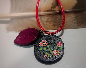 Heartberry necklace with leaf