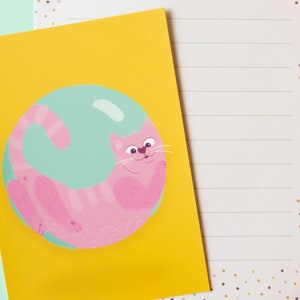 Cartolina A6 con gatto con bolle di sapone - Illustrazione di un gatto carino con bolle - Studio Cat-She