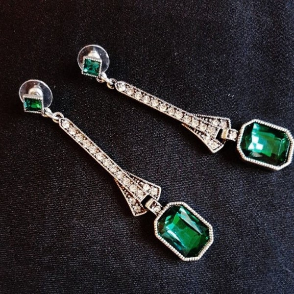 Long Art Deco Vintage style Green Crystal Earrings. Silver Rhinestone diamante Drop Dangle Chandelier Earrings. 1920's Flapper Earrings