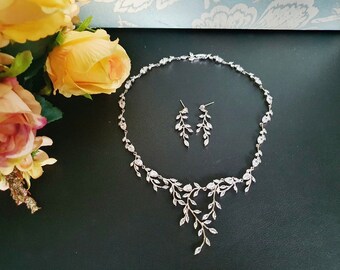 Silver Trailing Vine Leaf Bridal Necklace Set. Wedding Jewellery. Drop Dangle Chandelier Leaf Earrings. Vine Bridal Jewellery Set.