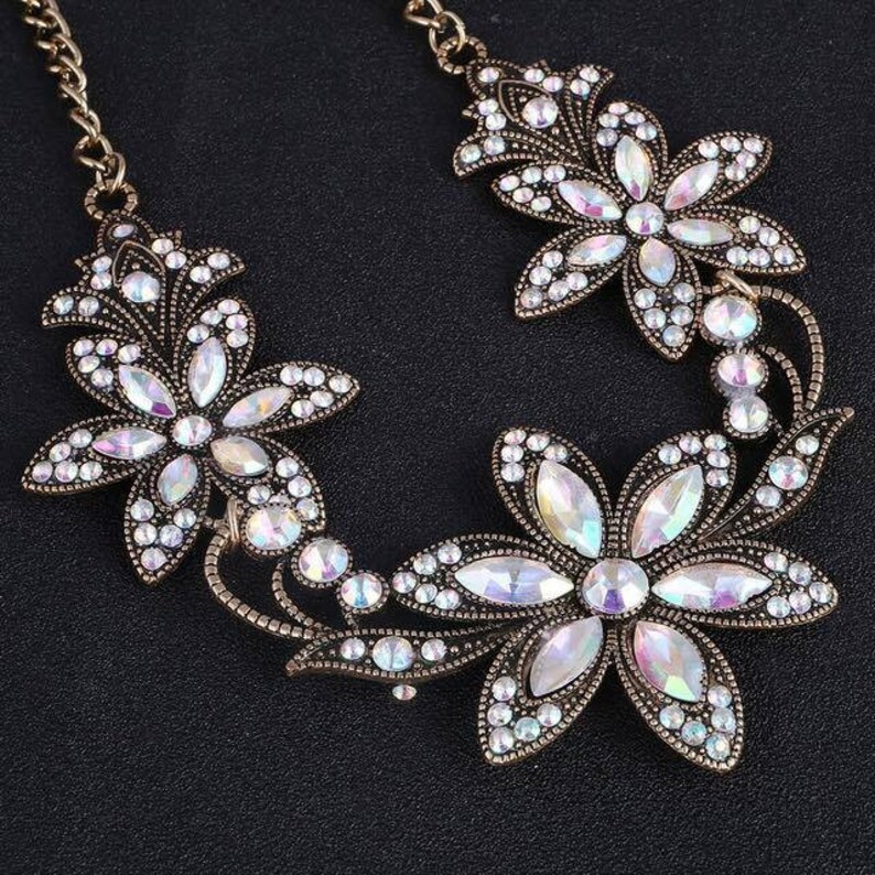 NEW Gorgeous AB Aurora Borealis /& Clear Crystal Floral Statement Necklace Set