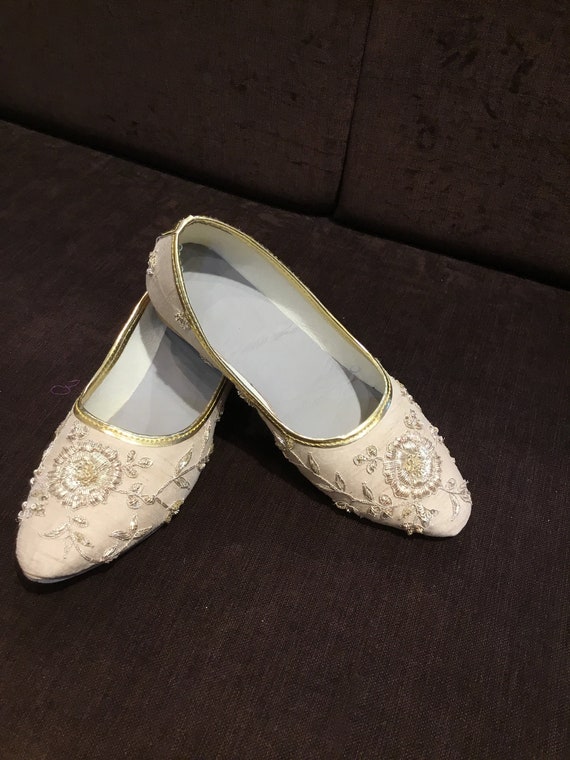 Golden Batch Color Womens Jutti Indian Handmade Jutti Girls Hills  Ladies Sandle  Punjabi Jutti Mojari