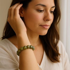 AAA++ Quality Natural Chrysoberyl Cat&#39;s Eye Bracelet 15mm, 7.5 Inch Round & Smooth Pcs 1 for Adults. And gift for GF, BF and Wife.