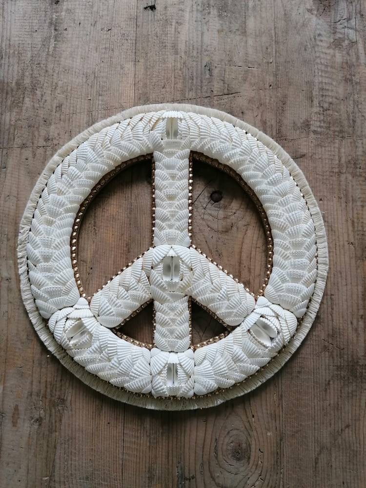 Décoration Murale Peace & Love en Coquillages. Boho Inspired. | 34cm de Diamètre