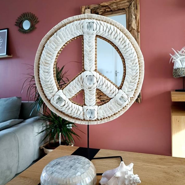 Décoration murale Peace and love en coquillages. Boho inspired. (34cm de diamètre)