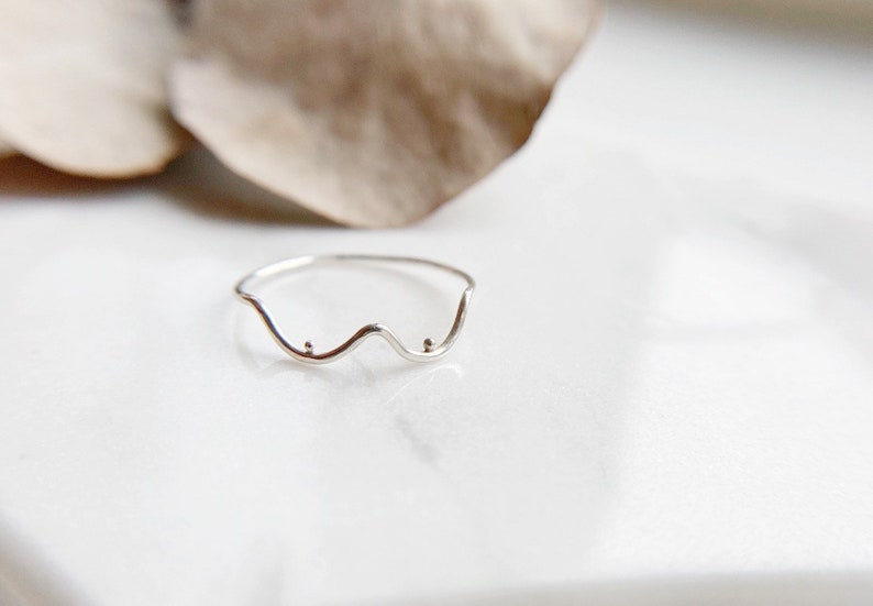 Chin Up Tits Out Boobie Ring - 925 Sterling Silver Funny Breast Confidence Ring For Women