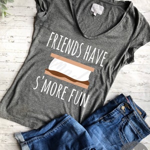 Amigos se divertem mais, acampando smore arquivo svg para camisetas de acampamento bff