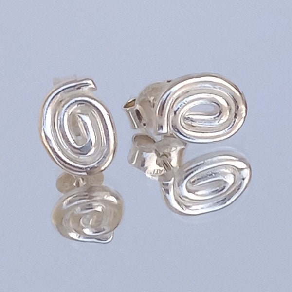 "Spiral" model lobe earrings in 925 silver • geometric jewelery • small earrings • gift for women • handcrafted jewelery • earrings for women •