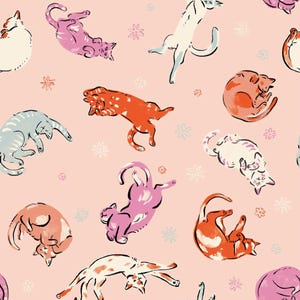 Peut inclure: Motif répété de chats stylisés dans diverses poses, comme s'étirant et se roulant, sur un fond rose clair. Les chats sont représentés en orange, rose, blanc et bleu, avec de petits motifs floraux dispersés dans le motif.