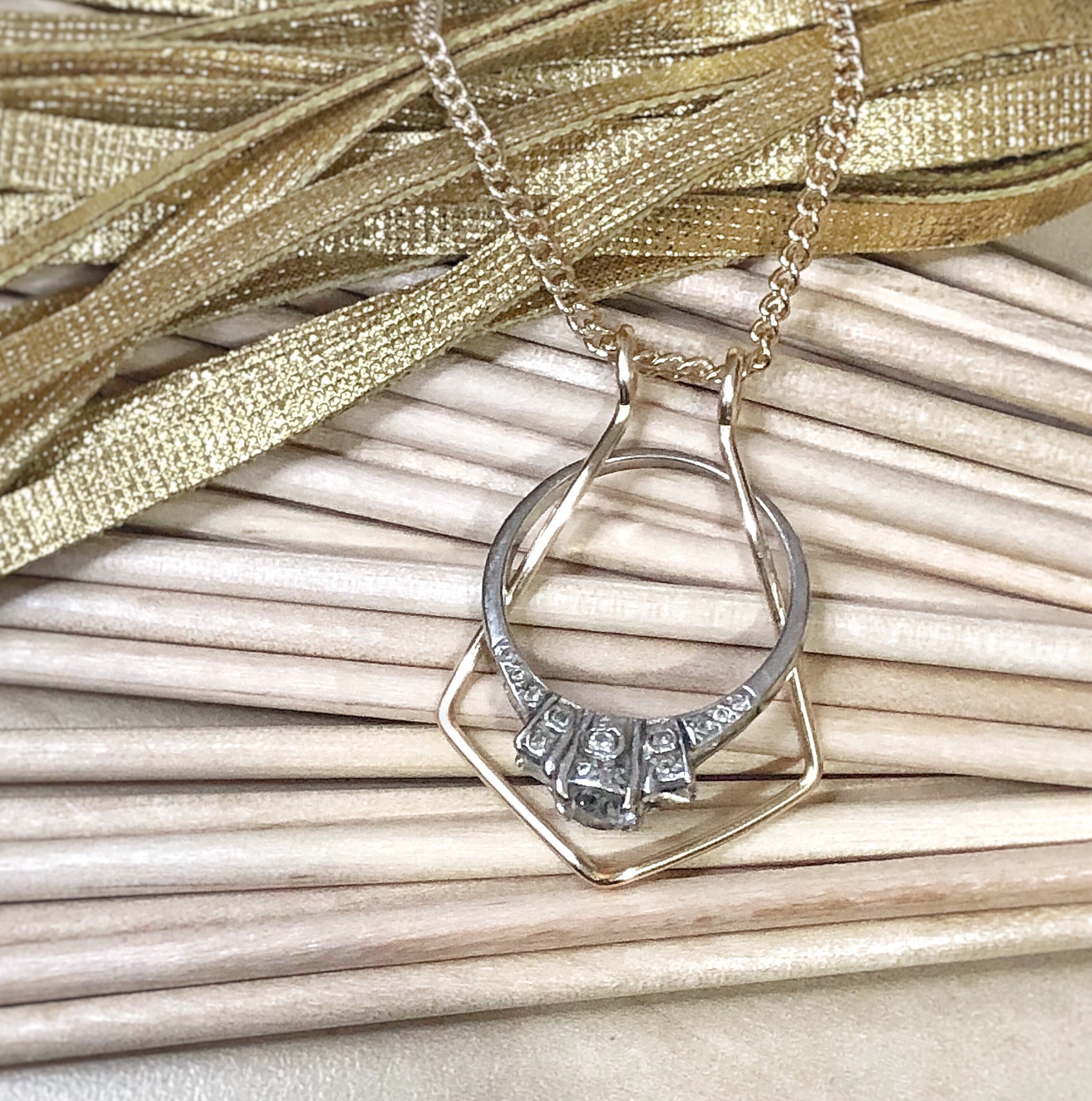 Gold diamond Magic ring holder necklace / necklace to hold Etsy
