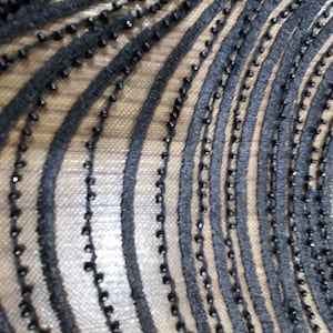 Tessuto di pizzo 3D di colore nero, perline nere di lusso fatte a mano, pizzo di tessuto nero, pizzo ricamato, pizzo da sposa, pizzo da sposa, pizzo con perline