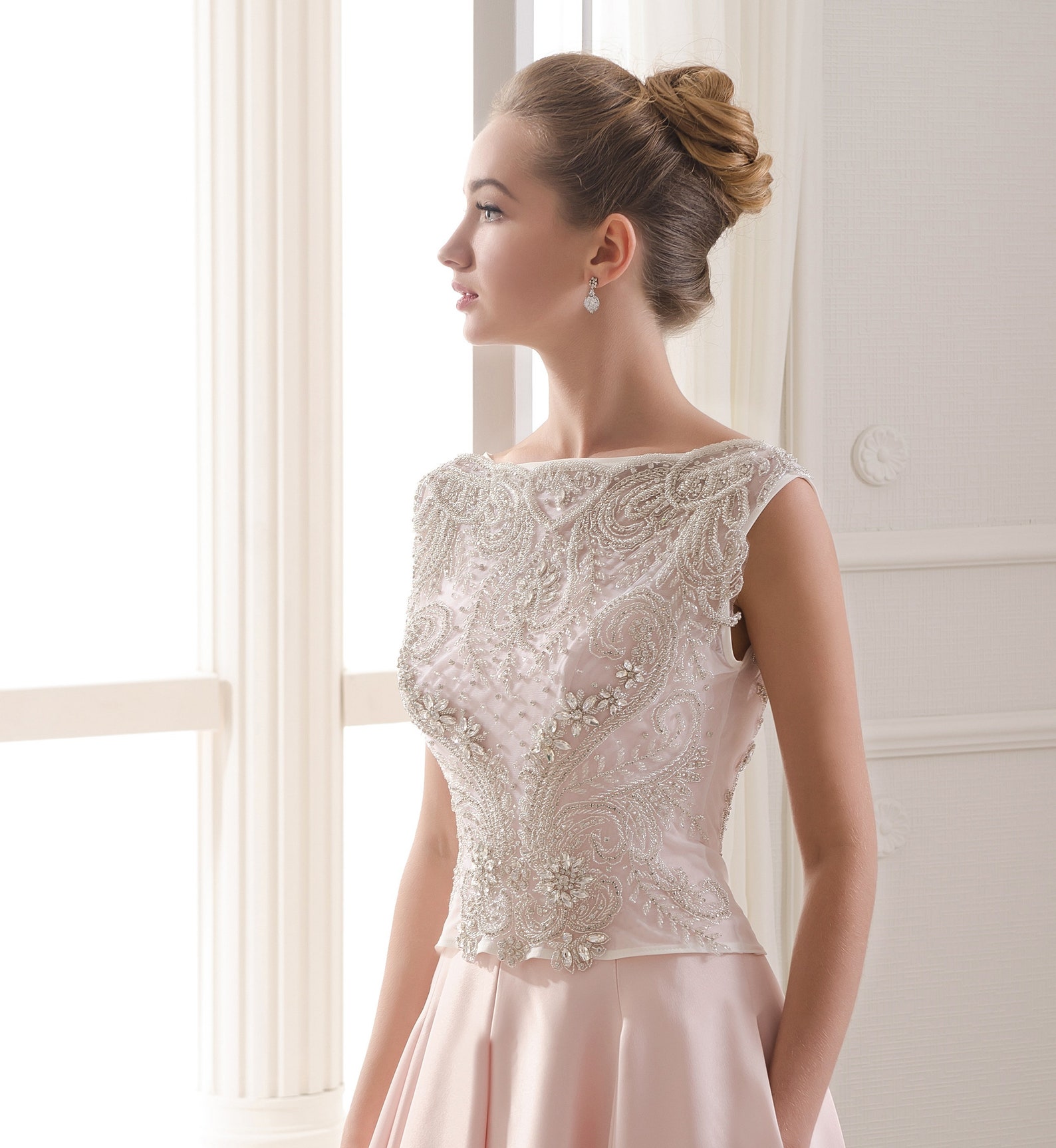 Robe De Soirée JS Boutique - Vert Herbe - Taille 2 - Strass Et Col V - Longue Et élégante