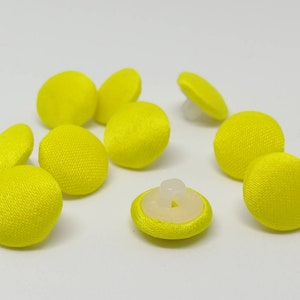 Bottoni in raso bottoni gialli, giallo, piccolo pulsante giallo, pulsanti vestirsi, giallo cucire bottoni, bottoni del vestito, camicia gialla tasto up