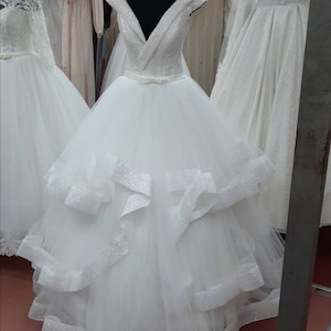 Ivory glitter bridal dress Glitter Wedding dress Tulle wedding dresses Shine wedding gown Sleeveless long bridal dress Lacing back Ball gown