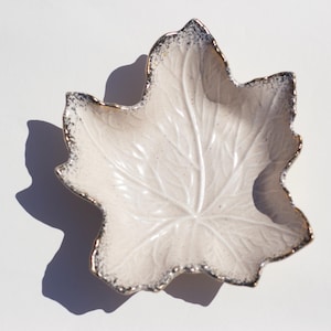 Vintage California Originals #727 White Leaf Dish with Gold Trim