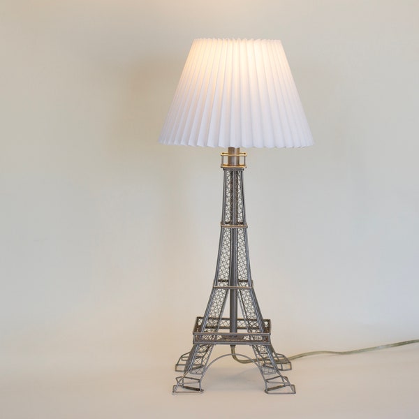 Lampe vintage en fil de fer Paris Tour Eiffel