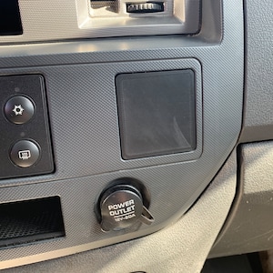 Ram 06-08 Dashboard Passenger Switch Plate
