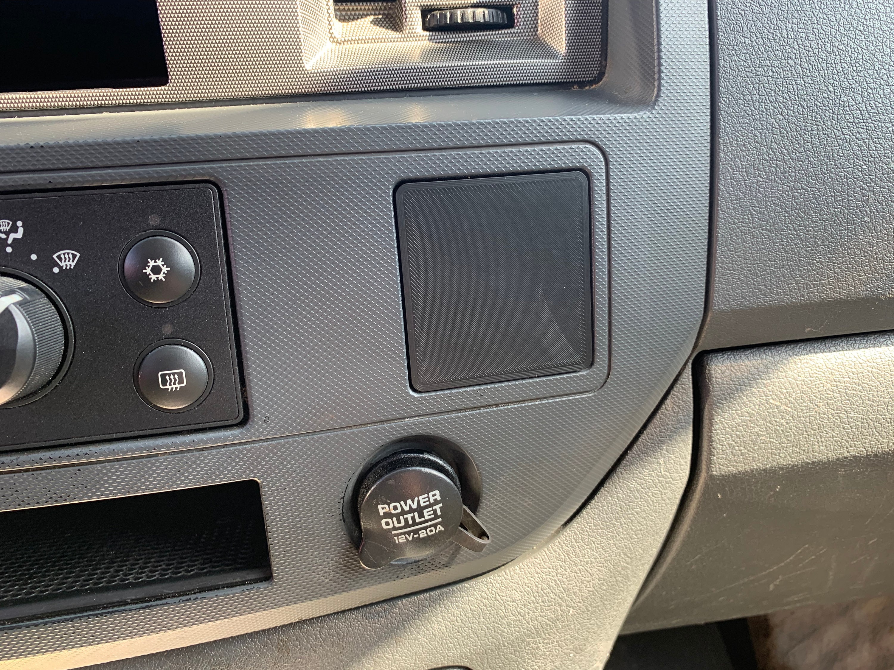 Ram 06-08 Dashboard Passenger Switch Plate
