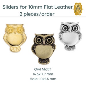 Peut inclure: Trois curseurs en forme de hibou pour cuir plat de 10 mm. Les curseurs sont dorés, bronze et argent. Chaque curseur mesure 14,6 x 17,7 mm avec un trou de 10 x 2,5 mm.