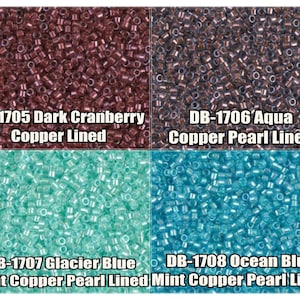 Könnte beinhalten: Vier verschiedene Farben von Perlen, jede mit einer Kupfer- oder Mint-Kupfer-Perlen-Verkleidung. Die Farben sind Dunkel-Cranberry, Aqua, Gletscherblau und Ozeanblau. Die Perlen sind in einem Gittermuster angeordnet.