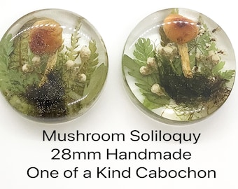 One of a Kind, MUSHROOM SOLILOQUY, 28mm Round Resin Cabochon, with Dried Flowers & other Fauna, 1 Piece
