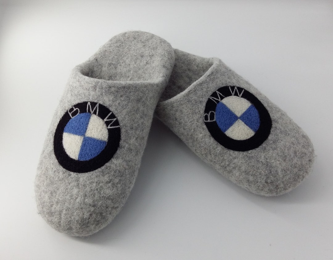 BMW Geschenk Set blau gefilzt Schuhe Mann Wolle Hausschuhe Kit Fahrer Racer  Auto präsentieren Wolle Clog Sauna Männer Filz Mütze Auto Ehemann Vater -   Schweiz
