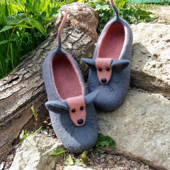 Felted slippers Mouse made of wool Flat handmade shoes made of | Etsy