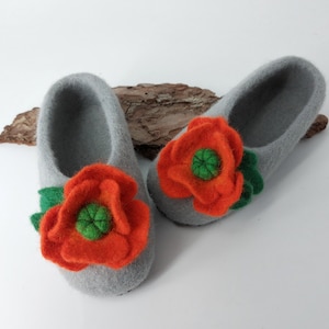 Toddler slippers Gray slippers Red flower decor Flower poppy Eco-friendly Handmade Natural Warming gift
