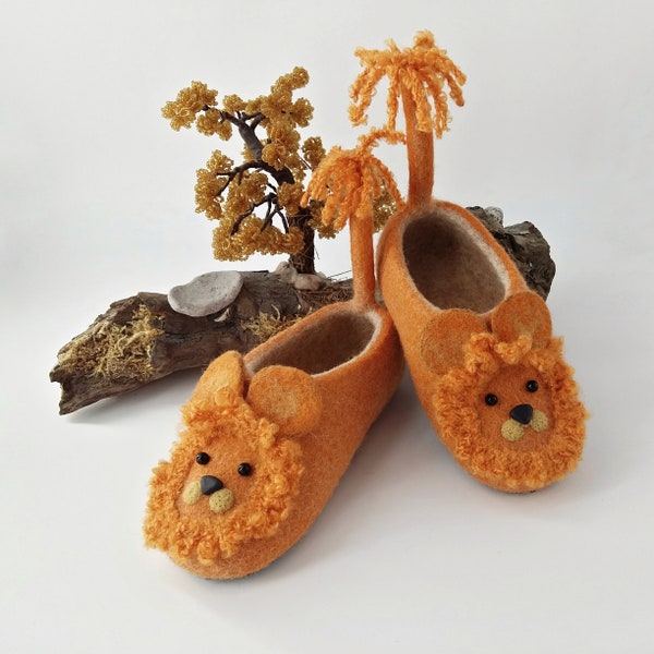 Löwe Sternzeichen Geschenk für Kinder Flache handgemachte Wolle lustige Hausschuhe für Kinder Hausschuhe Löwenjunge Filztiere Löwe Natürliches wärmendes Geschenk