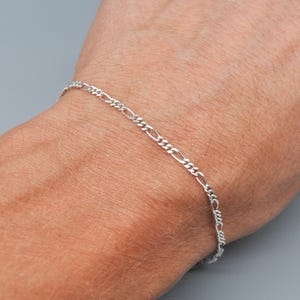 Vintage 925 Sterling Silver Figaro Bracelet. Length: 17.5 cm / 6.8 inch.