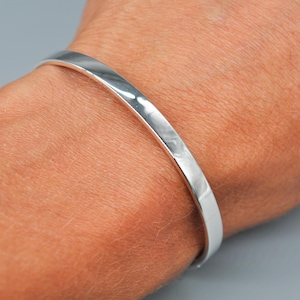 Vintage 835 Solid Silver Oval Bangle.