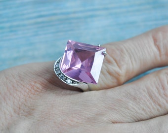 Vintage 925 Sterling Silver Ring with Pink Rhinestone.