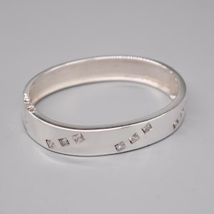 Vintage 925 Sterling Silver Oval Bangle.